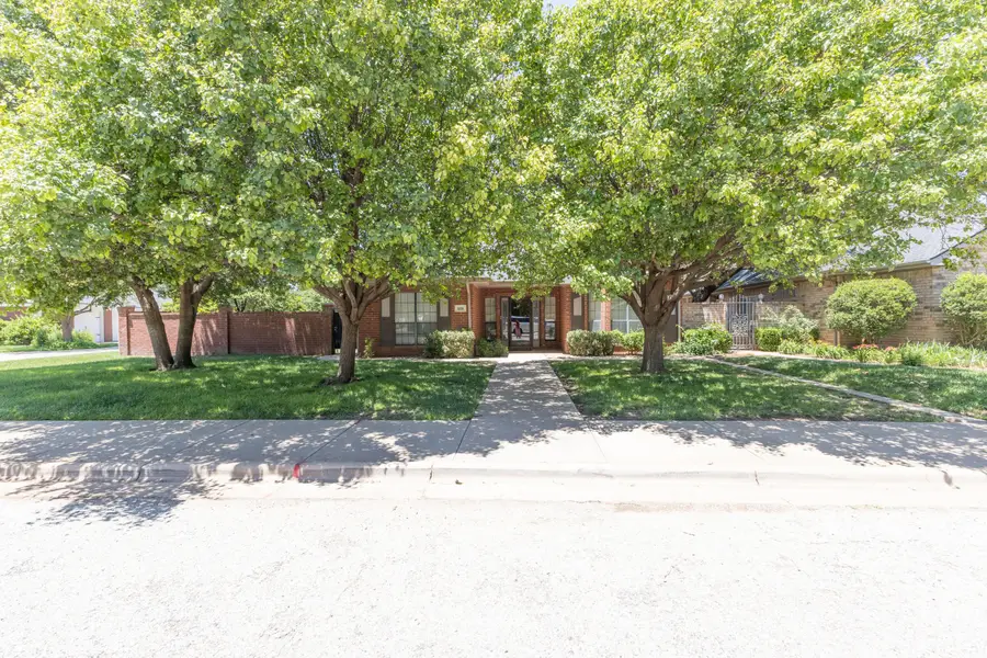 608 S Holliday Drive, Plainview, TX 79072 - #2