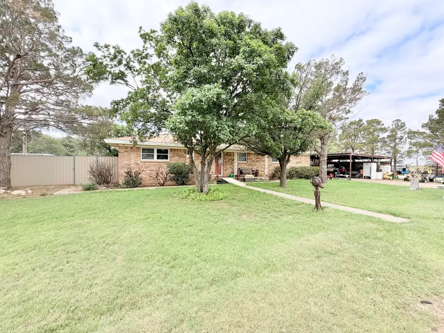 602 N 3rd St Street, Lorenzo, TX 79343 - #2