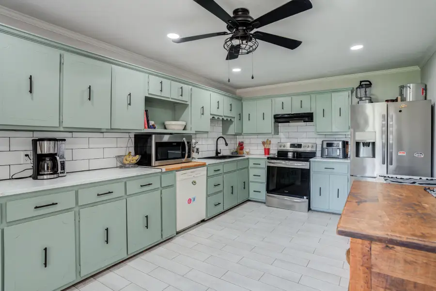 811 Borger Street, Plainview, TX 79072 - #3