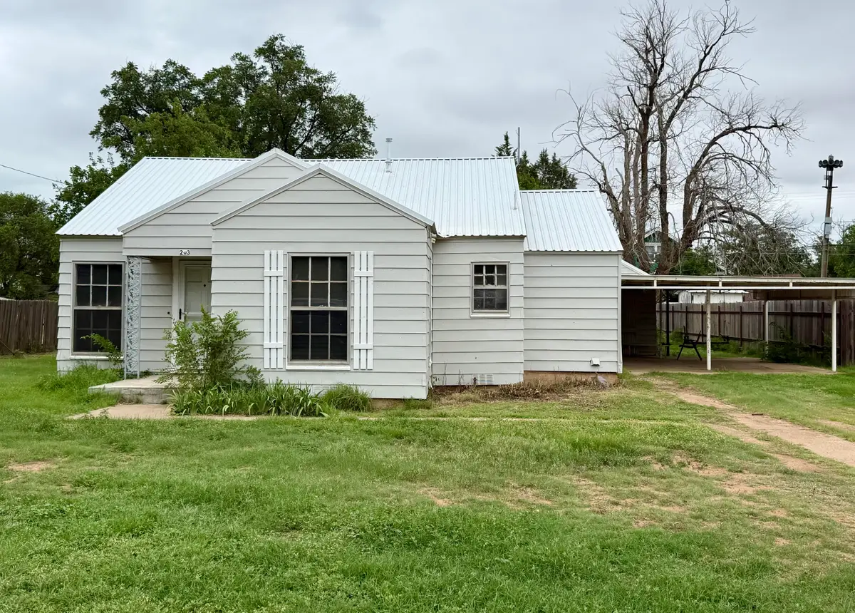 203 S Grain Avenue, Crosbyton, TX 79322 - #1