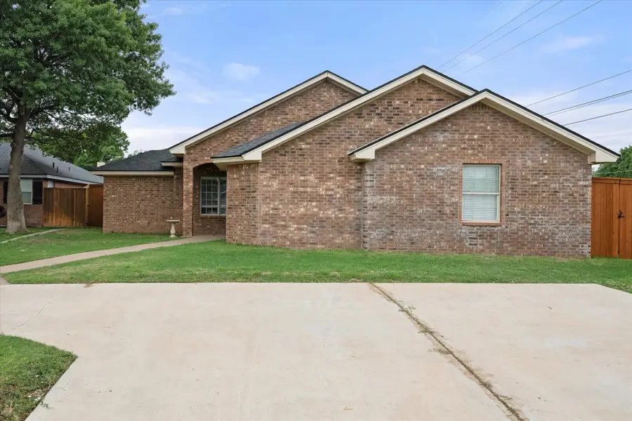 8202 Clinton Avenue, Lubbock, TX 79424 - #3