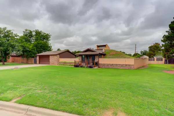 707 W 8th Street, Idalou, TX 79329