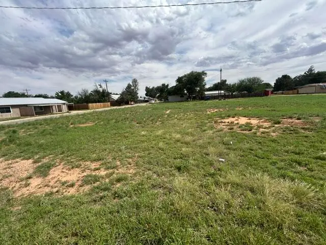 202-208 E Stanolind Street, Sundown, TX 79372 - #1
