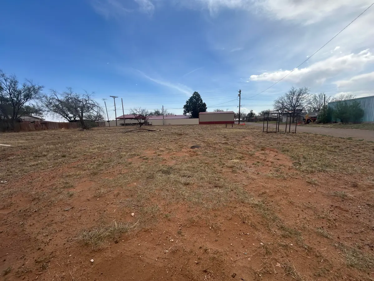 402 E Stanolind Street, Sundown, TX 79372 - #1