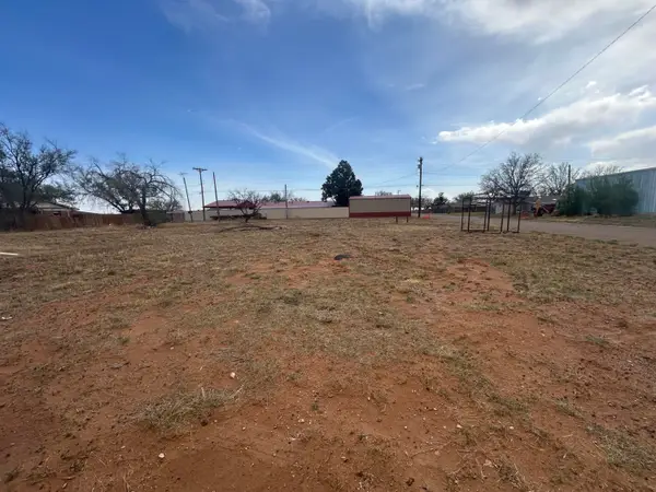 402 E Stanolind Street, Sundown, TX 79372