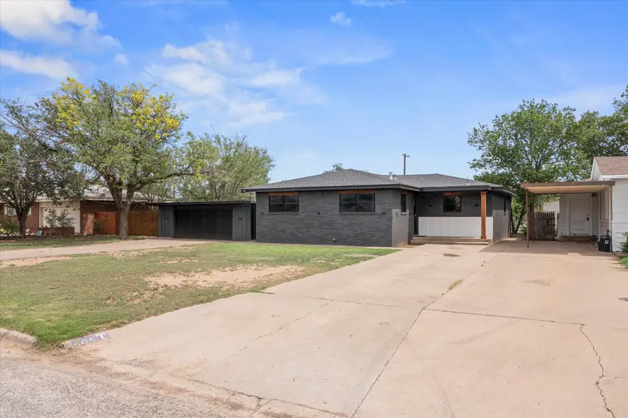 405 W 5th Street, Hale Center, TX 79041 - #2