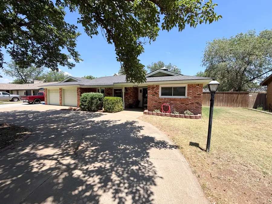 310 W 9th Street, Hale Center, TX 79041 - #3
