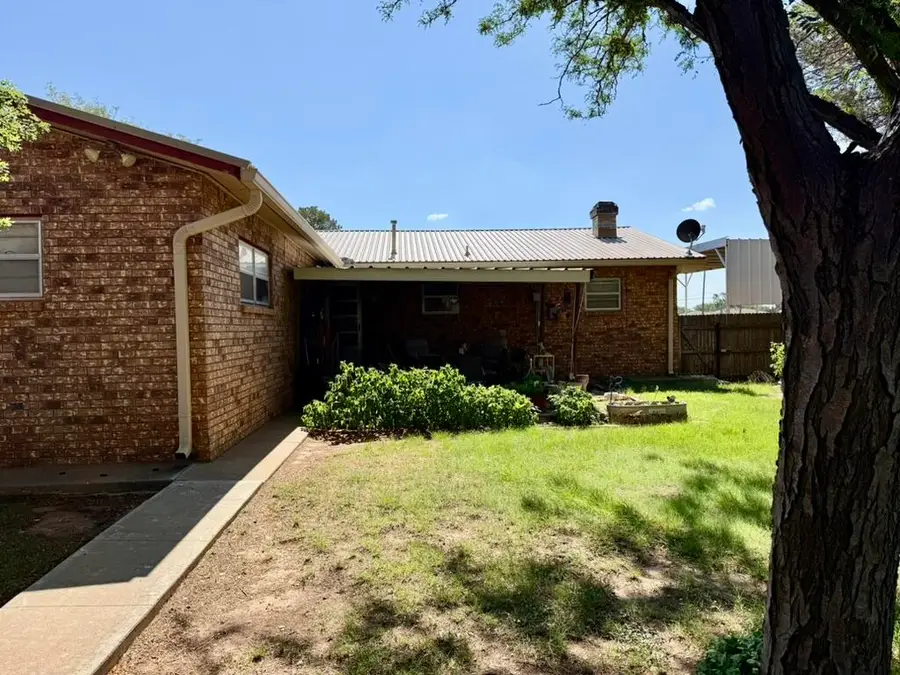 304 S Ivy Avenue, Crosbyton, TX 79322 - #2