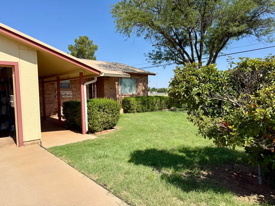 304 S Ivy Avenue, Crosbyton, TX 79322 - #3