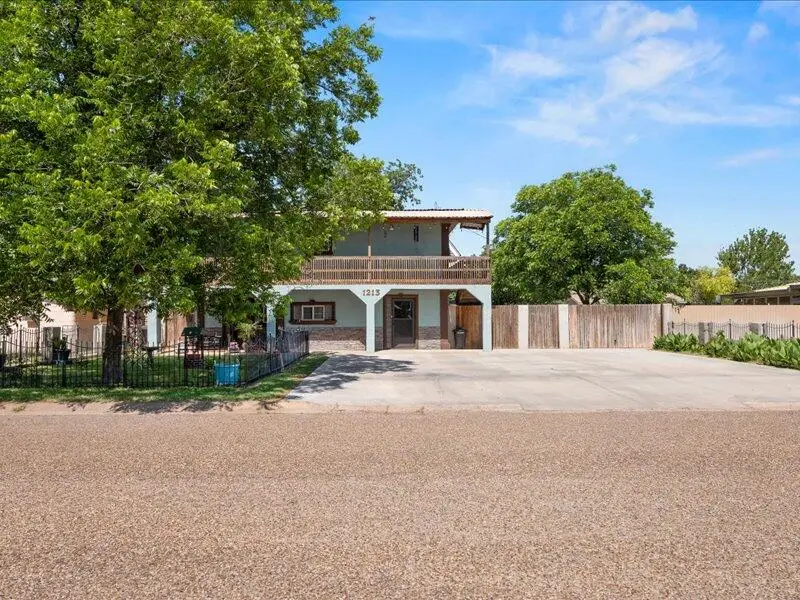 1213 N Avenue B, Denver City, TX 79323 - #2
