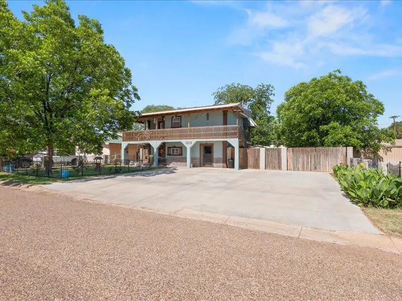 1213 N Avenue B, Denver City, TX 79323 - #3