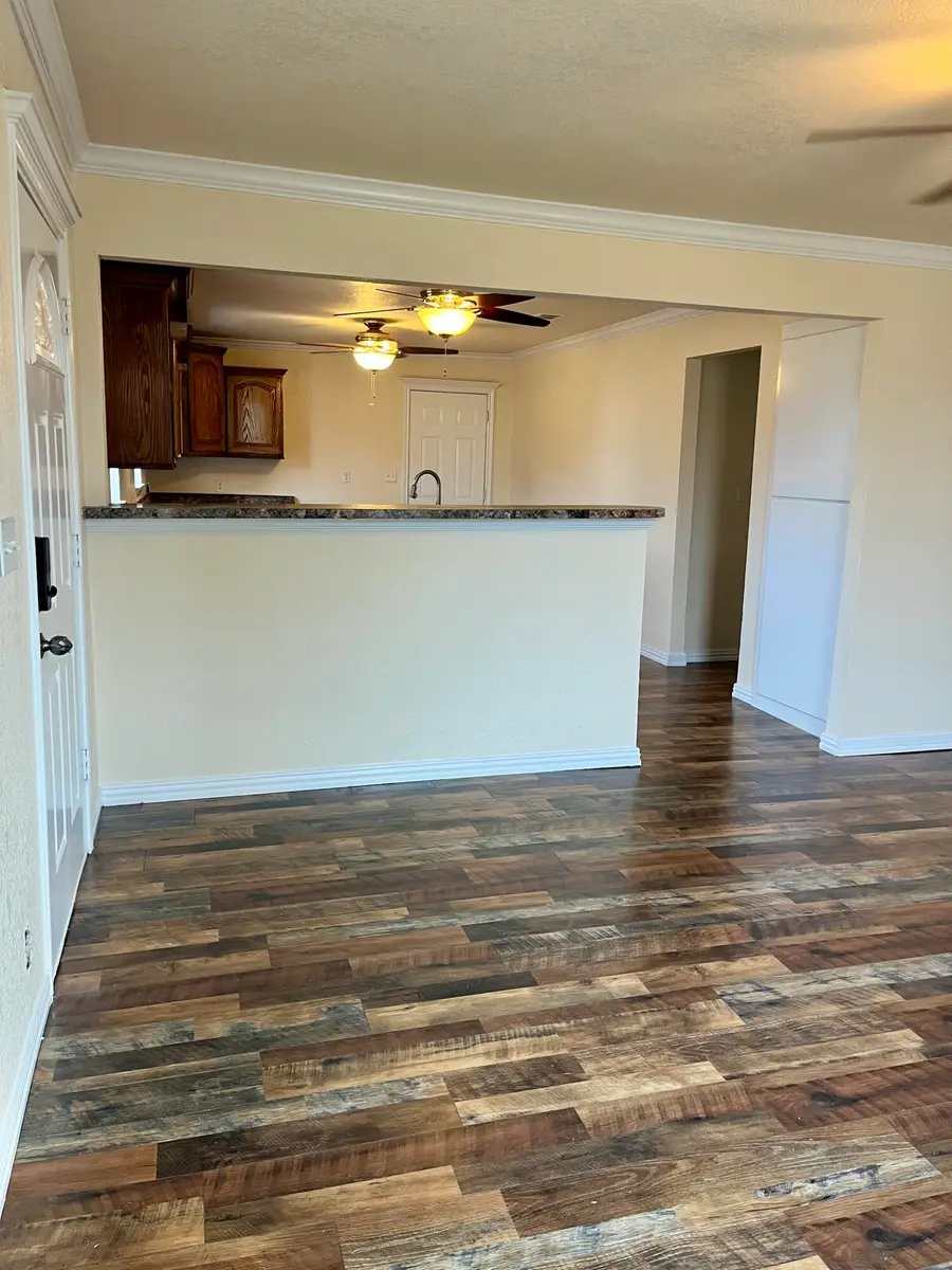 303 Avenue F, Levelland, TX 79336 - #3