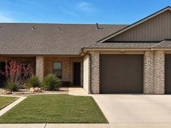 1254 N 7th Street, Wolfforth, TX 79382