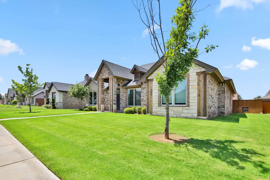 712 N 7th Street, Wolfforth, TX 79382 - #2