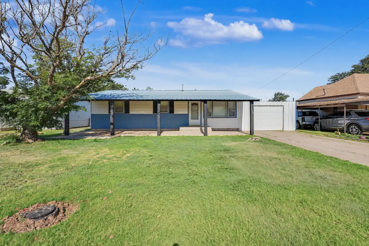 1024 S Leonard Street, Floydada, TX 79235 - #1