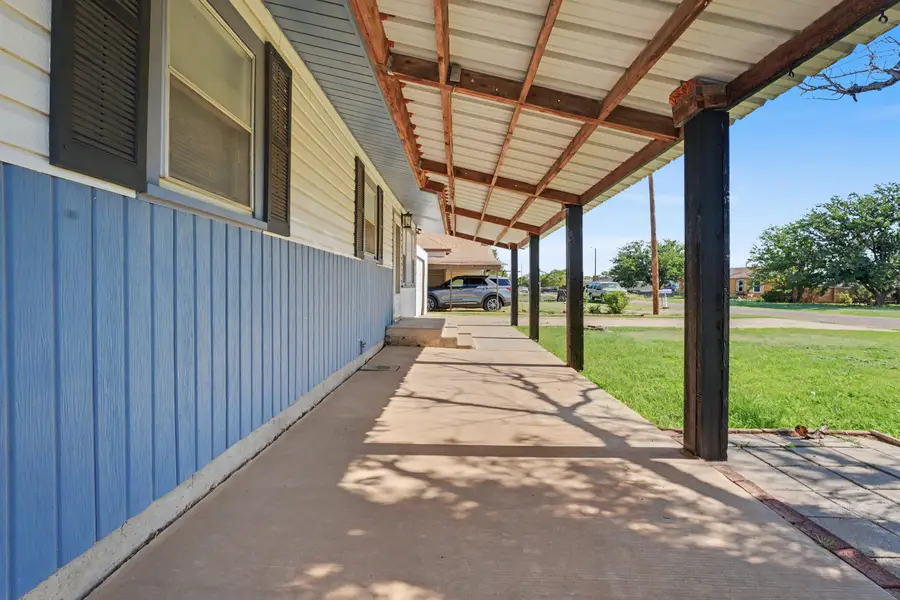 1024 S Leonard Street, Floydada, TX 79235 - #3