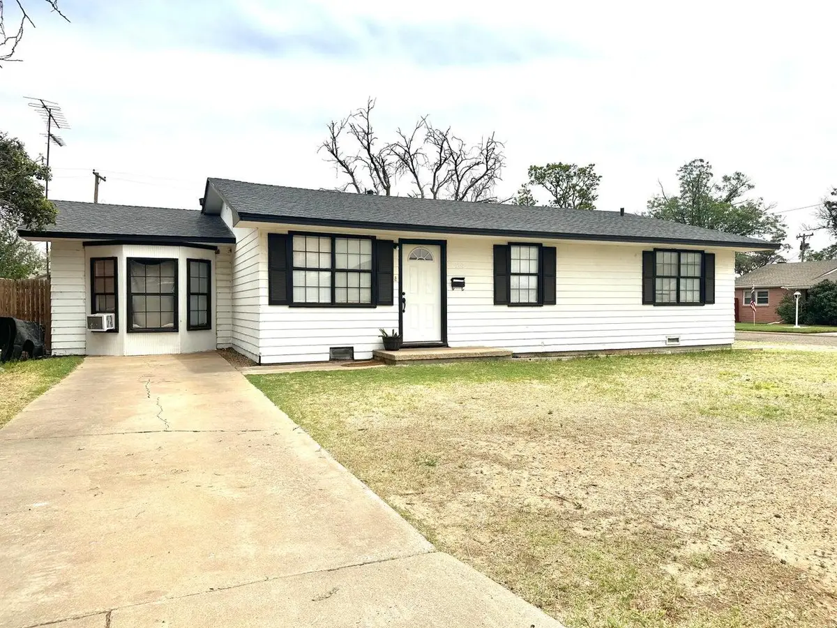 300 Amarillo Street, Plainview, TX 79072 - #1