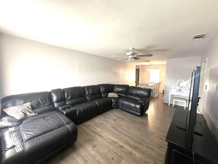300 Amarillo Street, Plainview, TX 79072 - #2