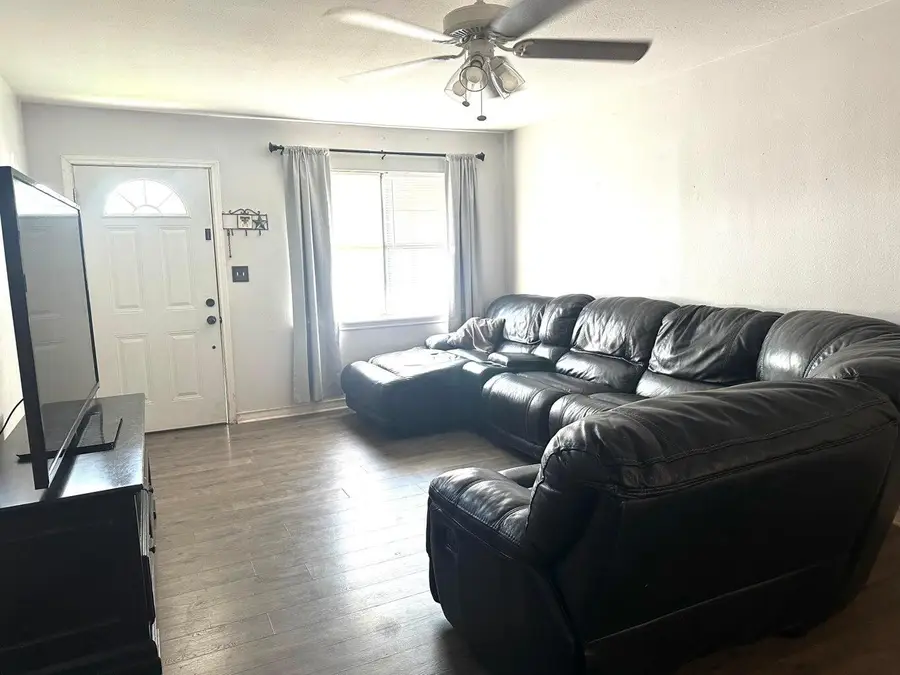 300 Amarillo Street, Plainview, TX 79072 - #3