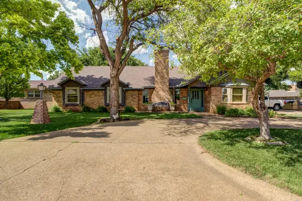 902 Jefferson Street, Plainview, TX 79072