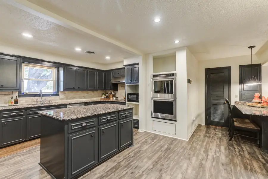 902 Jefferson Street, Plainview, TX 79072 - #3
