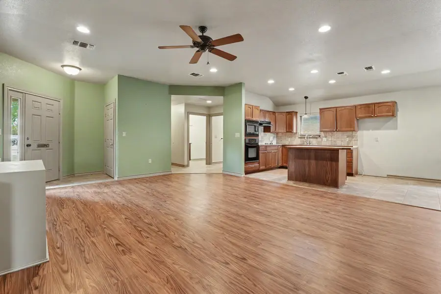 805 S 23rd Street, Slaton, TX 79364 - #3