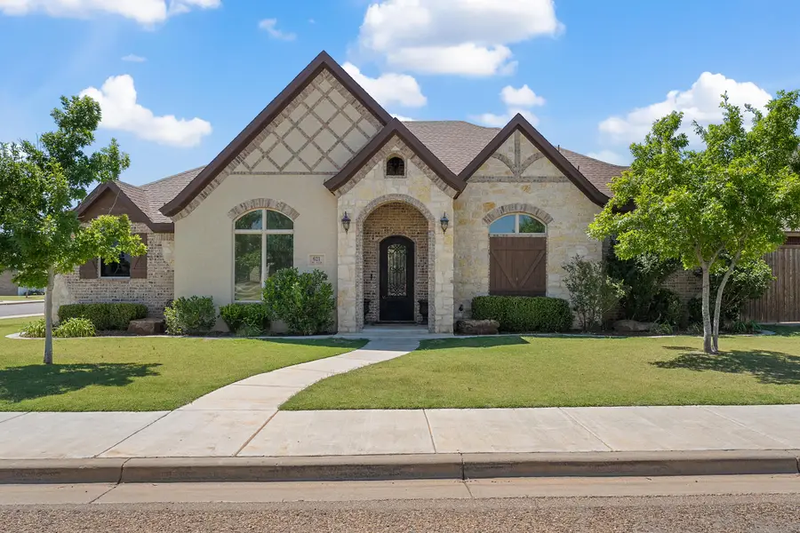 621 N 11th Street, Wolfforth, TX 79382 - #2