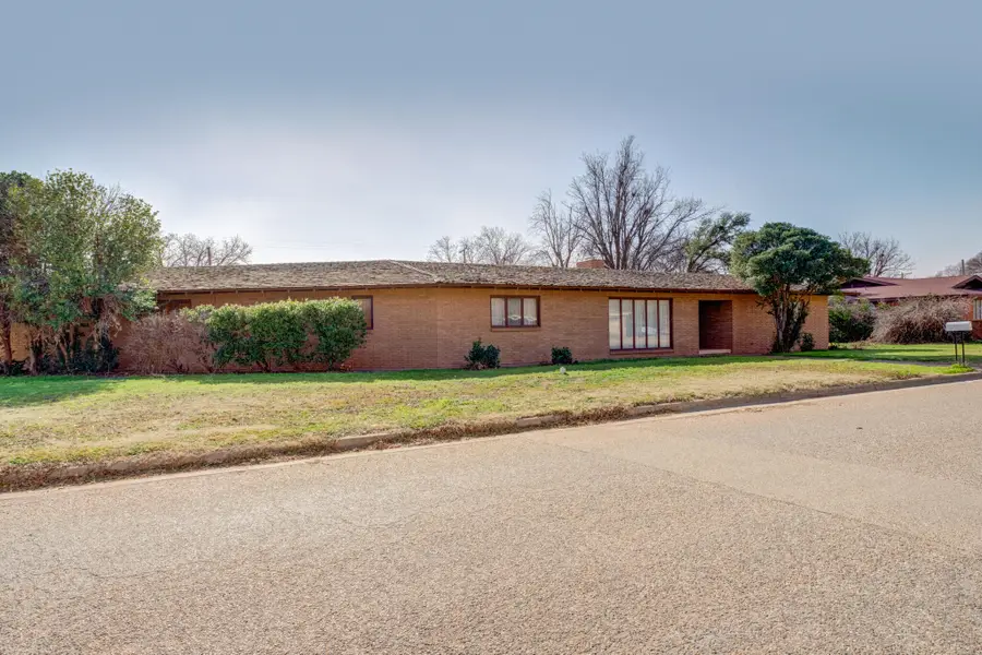 1701 N 7th Street, Tahoka, TX 79373 - #2