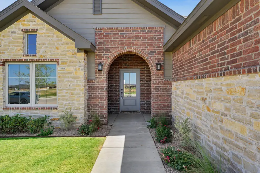 1009 N 5th Street, Wolfforth, TX 79382 - #2