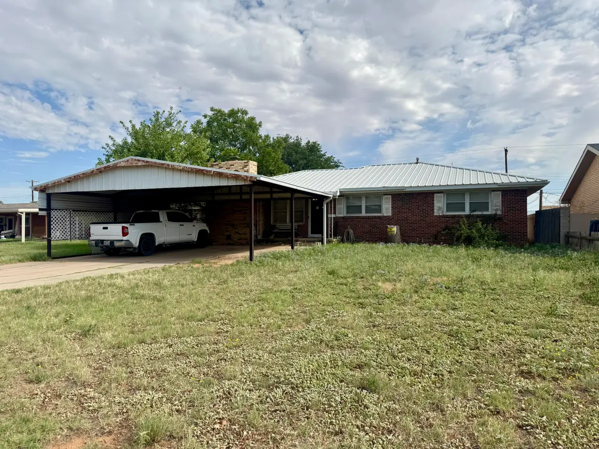811 E 4th Street, Denver City, TX 79323 - #1