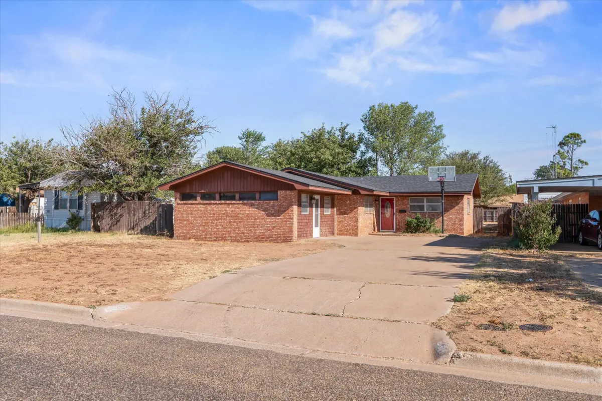 327 Cherry Street, Levelland, TX 79336 - #1