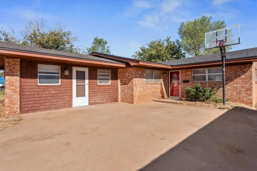 327 Cherry Street, Levelland, TX 79336 - #2