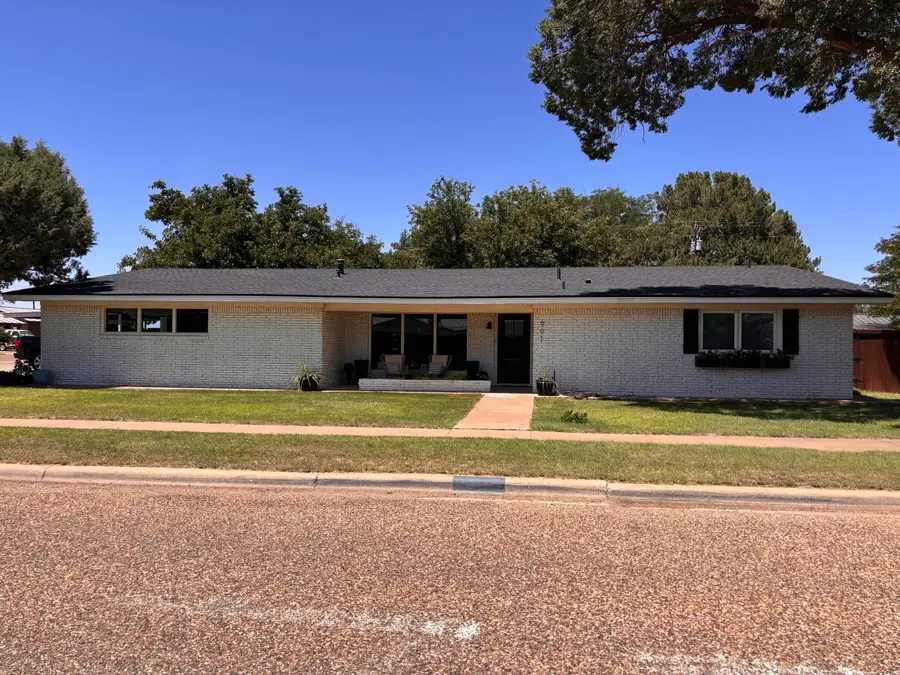 901 2nd Street, Plains, TX 79355 - #2