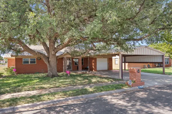 404 E 4th Street, Denver City, TX 79323