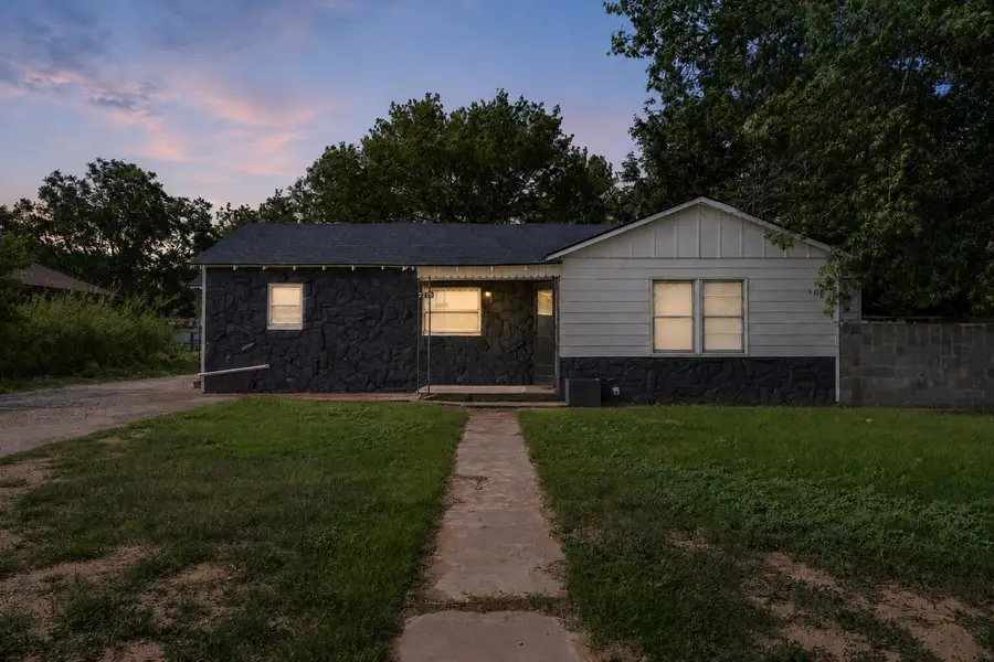 2219 N 5th Street, Tahoka, TX 79373 - #2