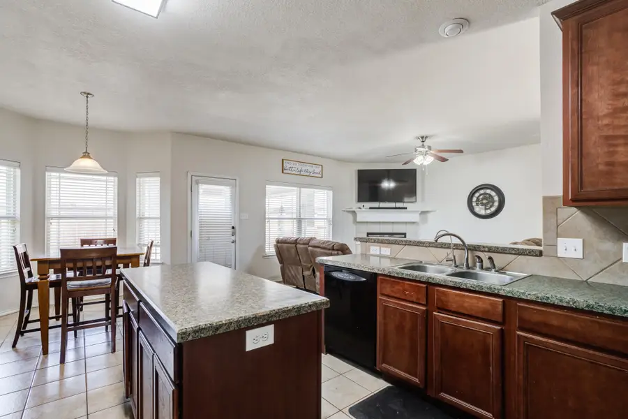 606 N 8th Street, Wolfforth, TX 79382 - #2
