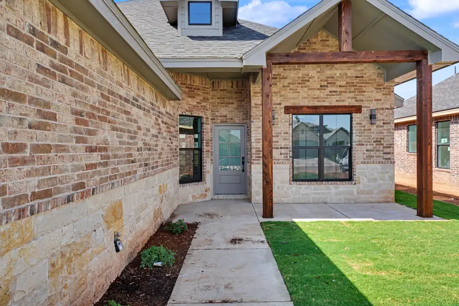 1112 N 6th Street, Wolfforth, TX 79382 - #2