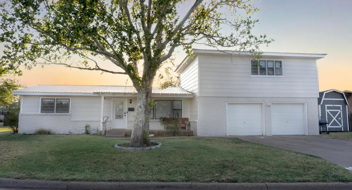 201 Thomas Boulevard, Plainview, TX 79072 - #1