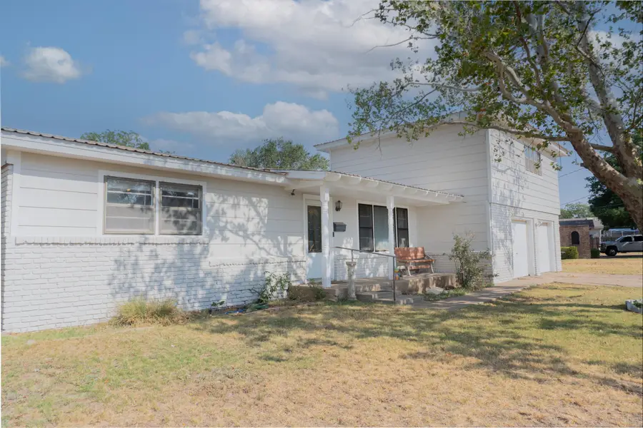 201 Thomas Boulevard, Plainview, TX 79072 - #2