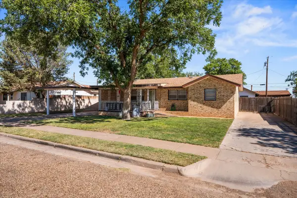 107 2nd Street, Plains, TX 79355