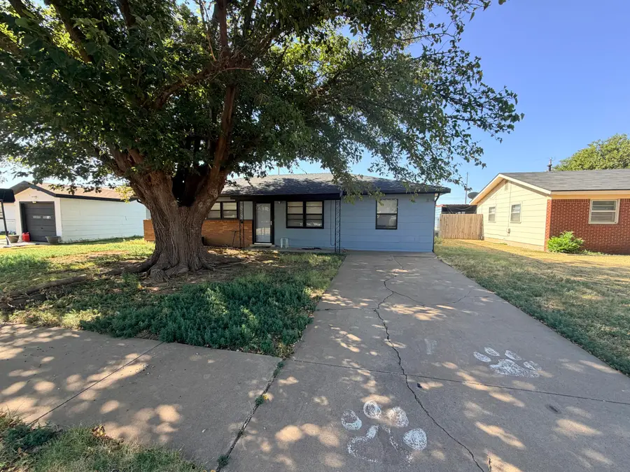 1407 W 25th Street, Plainview, TX 79072 - #2