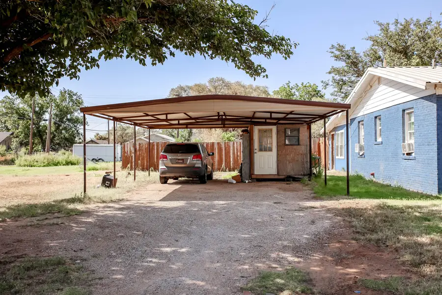 1621 N 4th Street, Tahoka, TX 79373 - #2