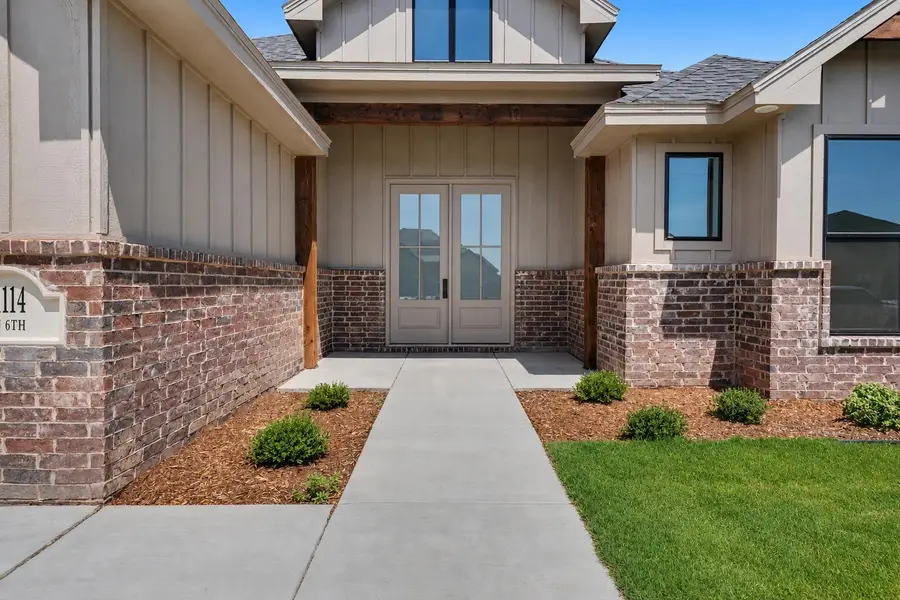 1114 N 6th Street, Wolfforth, TX 79382 - #2