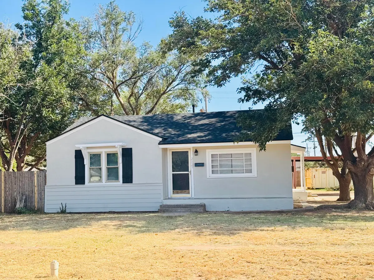 2029 N 7th Street, Tahoka, TX 79373 - #1