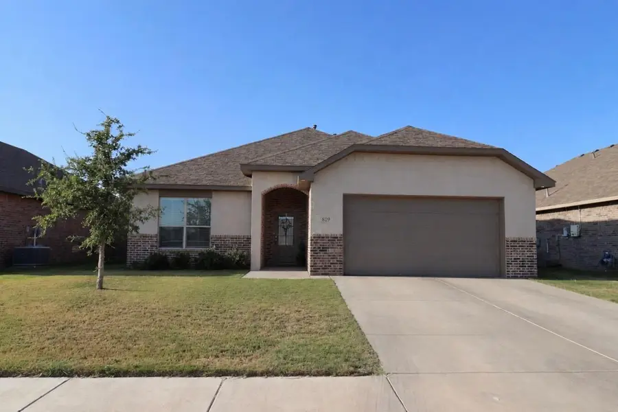 819 N 3rd Street, Wolfforth, TX 79382 - #2