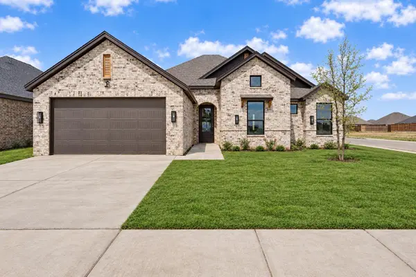 411 Essex Lane, Wolfforth, TX 79382