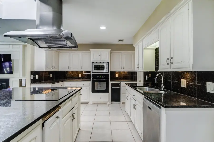 9604 Savannah Avenue, Lubbock, TX 79424 - #2