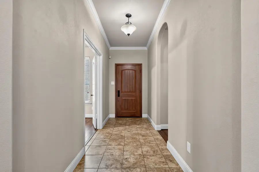 306 Hampshire Avenue, Wolfforth, TX 79382 - #2