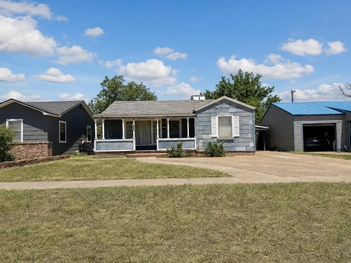 205 11th Street, Levelland, TX 79336 - #1