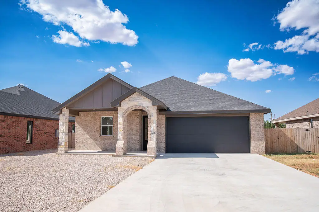 402 W 5th Street, Denver City, TX 79323 - #1